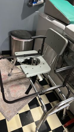 Sliding shower chair