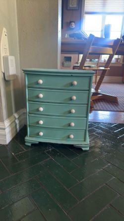 Cute set of drawers