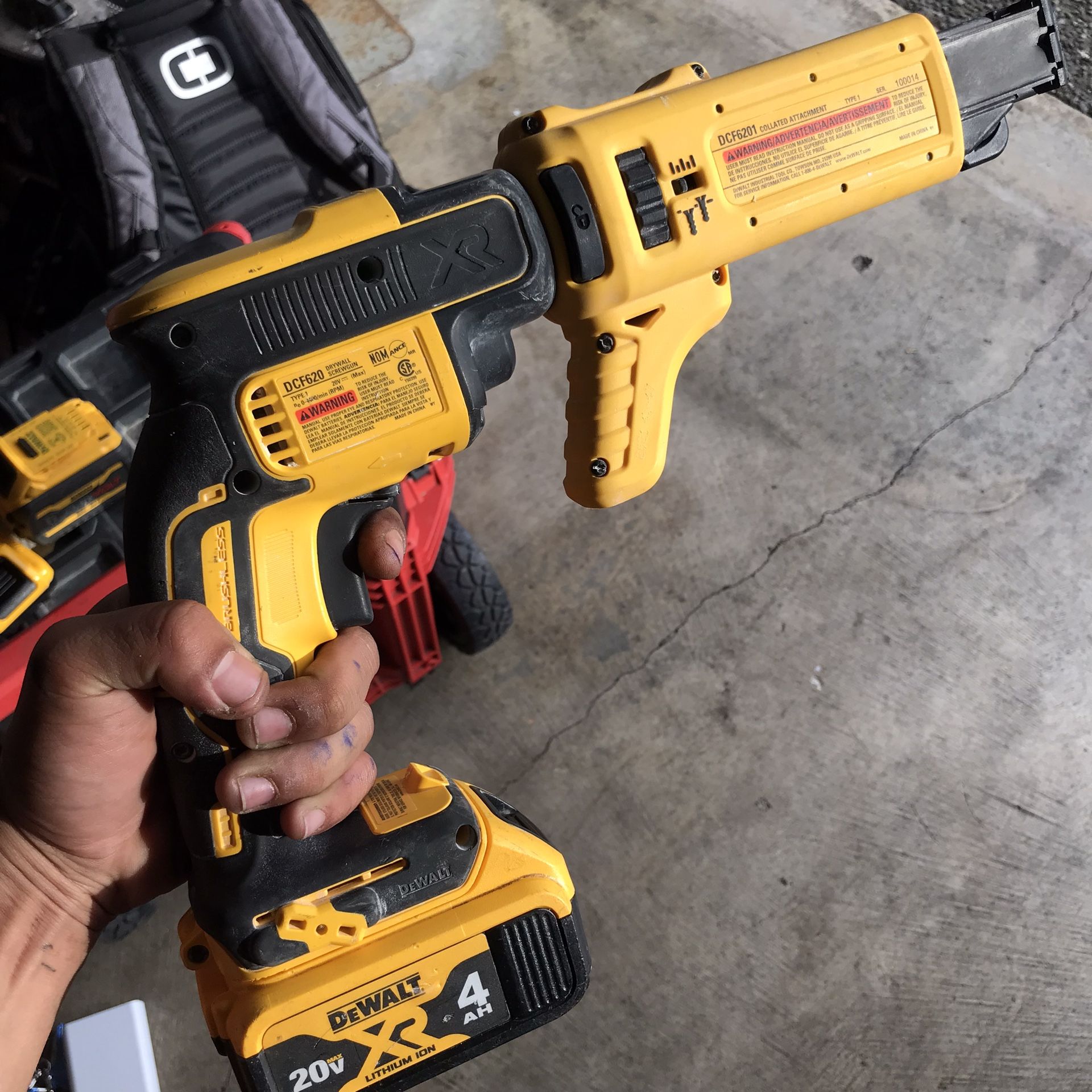 Dewalt  20-Volt MAX XR Cordless Brushless Drywall Screw Gun Dcf620 Dcf6201 & 4ah Battery