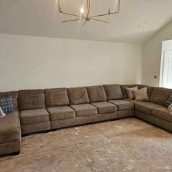 8 Seat Sectional Brown Couch  W Chaise