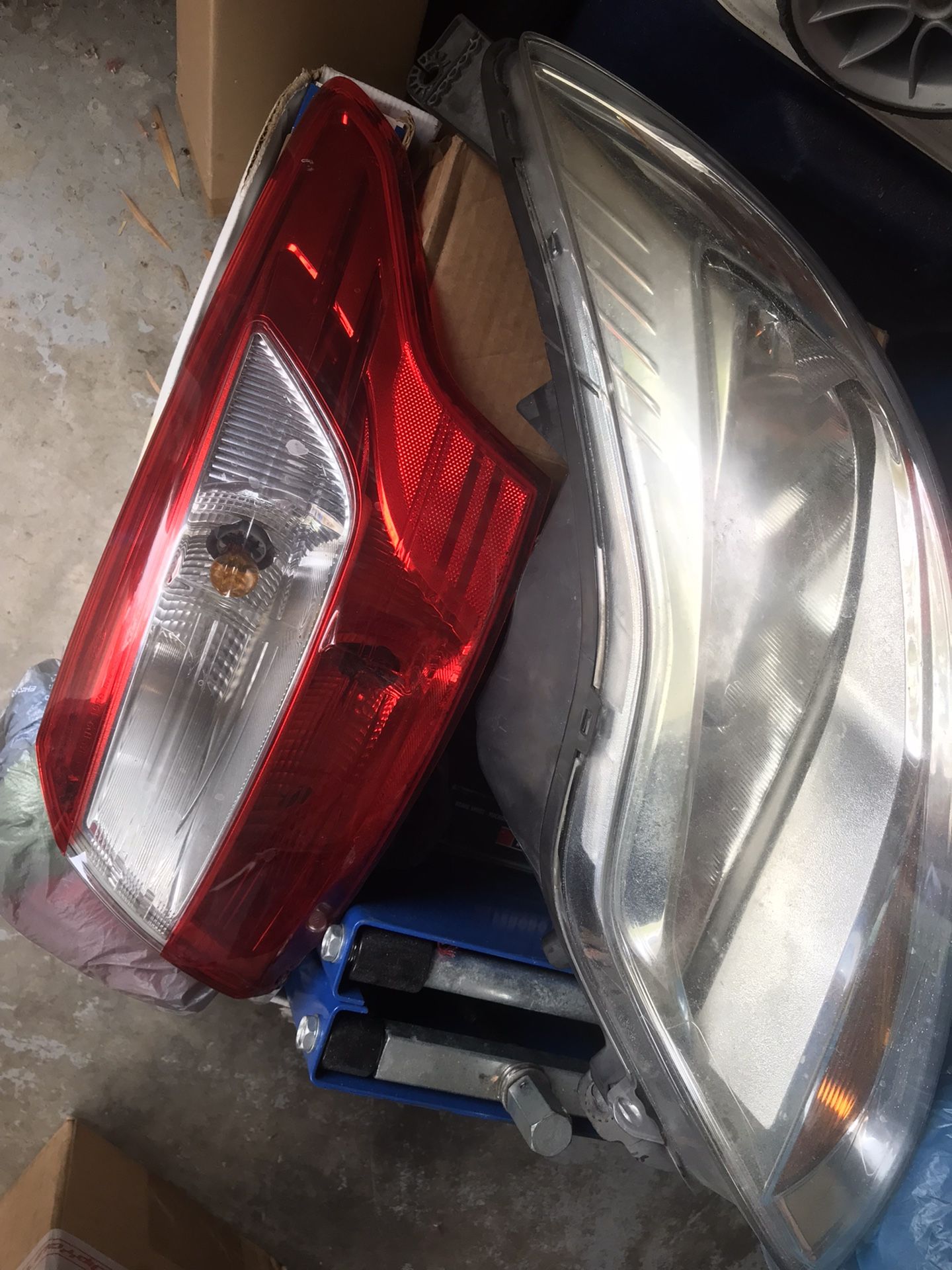Headlight And Tail Light Ford Focus 2014  Auto Parts