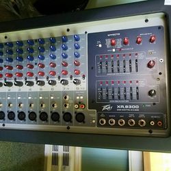 PeaVey Xr8300 Powered Mixer