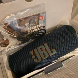 JBL Flip 7          DARK 🔵 BLUE AVAILABLE AND 🔴RED AVAILABLE  1