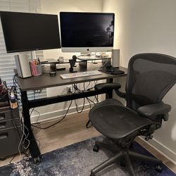 Uplift v2 Desk With Herman miller Aeron chair