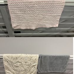 3 pc baby blanket infant cover warm sleep blanket wrap  All washed clean with detergent & sanitizer  Green one size: 31x38” it has zipper in the side 