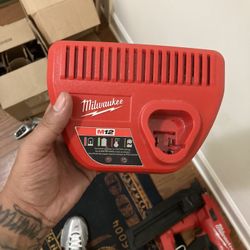 Milwaukee, Nail Gun, M 18