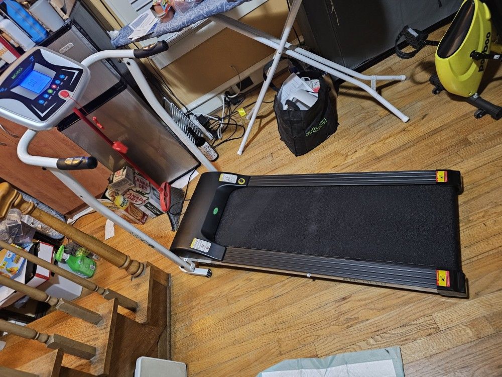 Oanon Folding Electric Treadmill – Lightly Used, Excellent Condition!