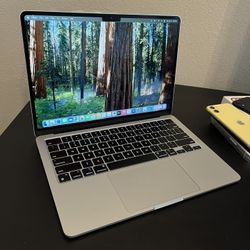 2022 13” MacBook Air M2 Chip 16GB Ram 512SSD! Like new! Financing available ‼️