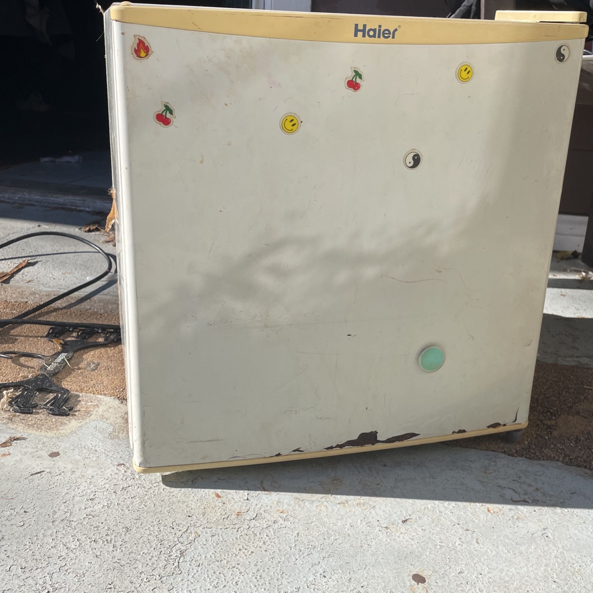 Hailer Small Fridge