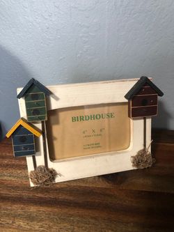 Birdhouse picture frame