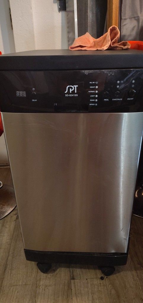 Spt Dishwasher