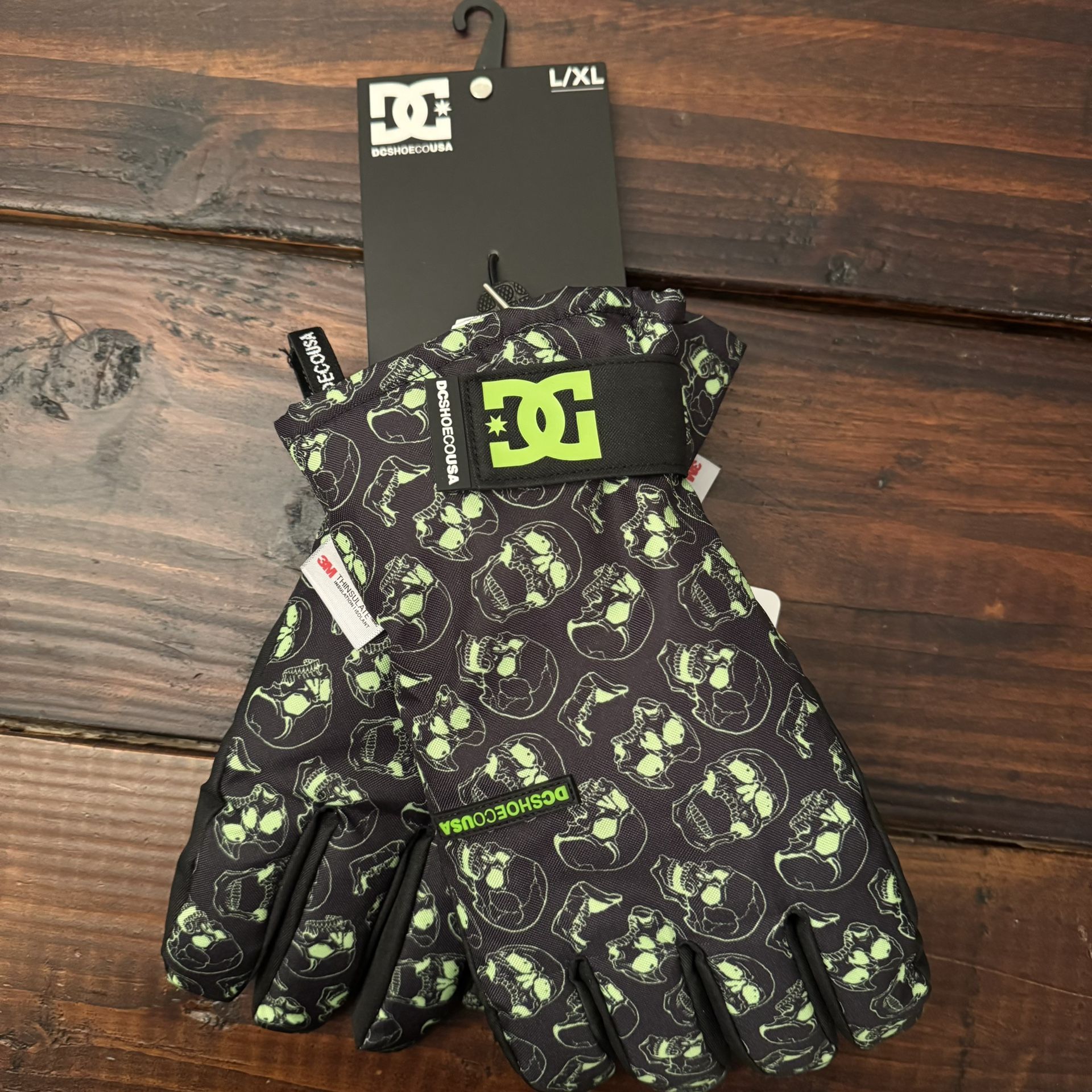 DC SHOES Green Skull Thinsulate Snow Gloves