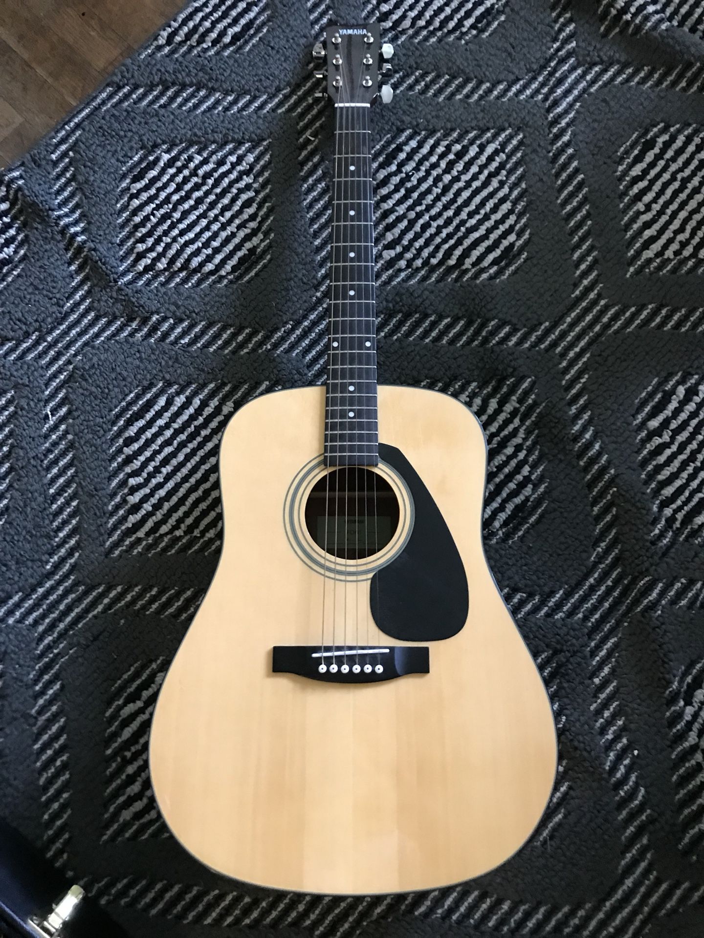 Yamaha FD01 acoustic guitar