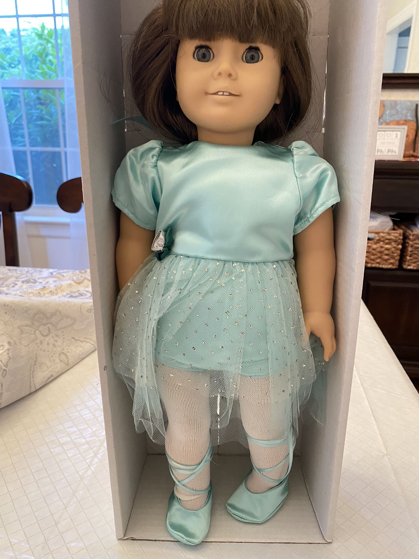 American Girl With 3 Outfits And Accessories