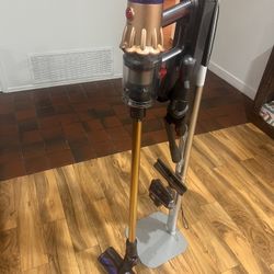 Dyson V12 Slim