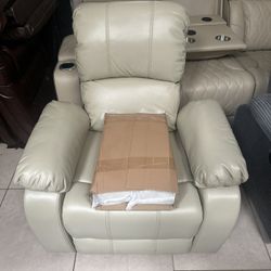 NEW RECLINER CHAIR