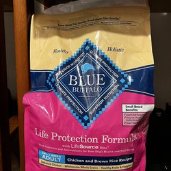 Blue Buffalo Chicken And Brown Rice Adult Small Breed Kibble Dog Food