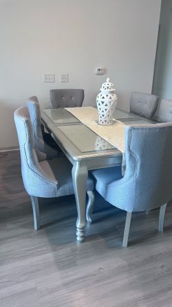 Dinnig Table