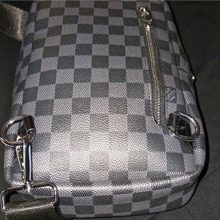 Beautiful LOUIS VUITTON CROSSBODY
