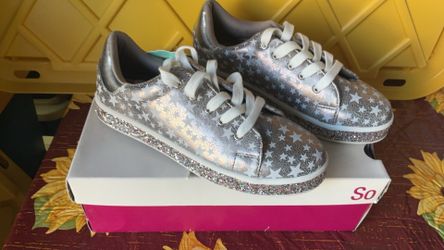 So Girls Shoes Size 4silver