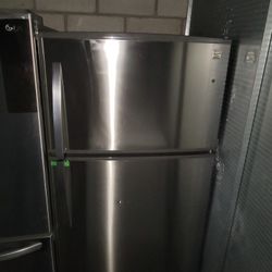 Like New Kenmore 21cu Ft Apartment Size Top Freezer Refrigerator 33" Wide In Stainless Steel 
