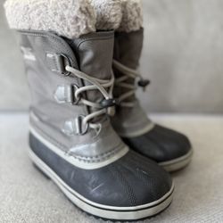 Sorel Kids Snow Boots Size 2 