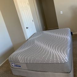 QUEEN SEALY POSTUREPEDIC HYBRID MATTRESS AND FREE BOX SPRING 