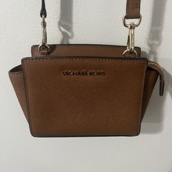 Michael Kors Selma Mini Messenger Leather Bag