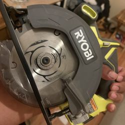 Ryobi saw cordless 18v (no battery)