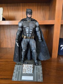 Hot Toys Batman Tactical Suit 2.0 Justice League 1/6 figure