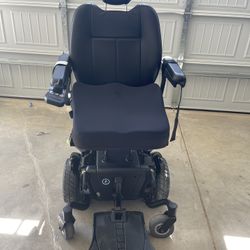 Pride Mobility Quantum J6 Power Chair - Great Condition - Ramps/Accessories