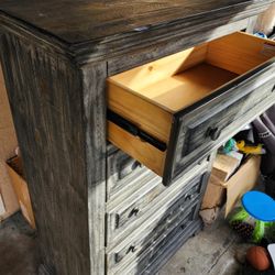 Dresser (Good Condition)