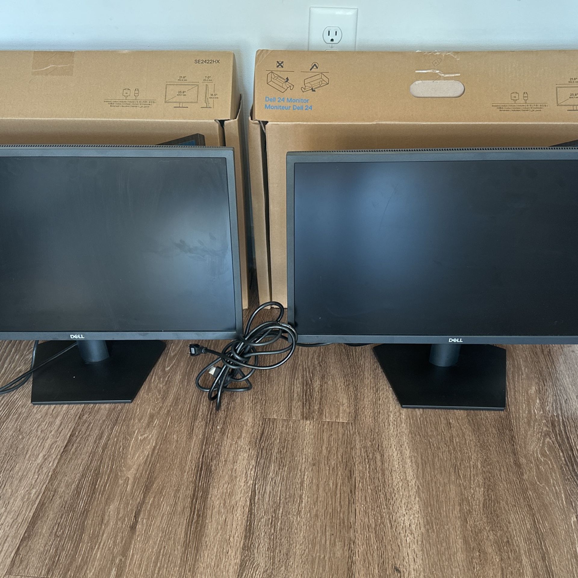 2 Dell Monitors 24” SE2422HX