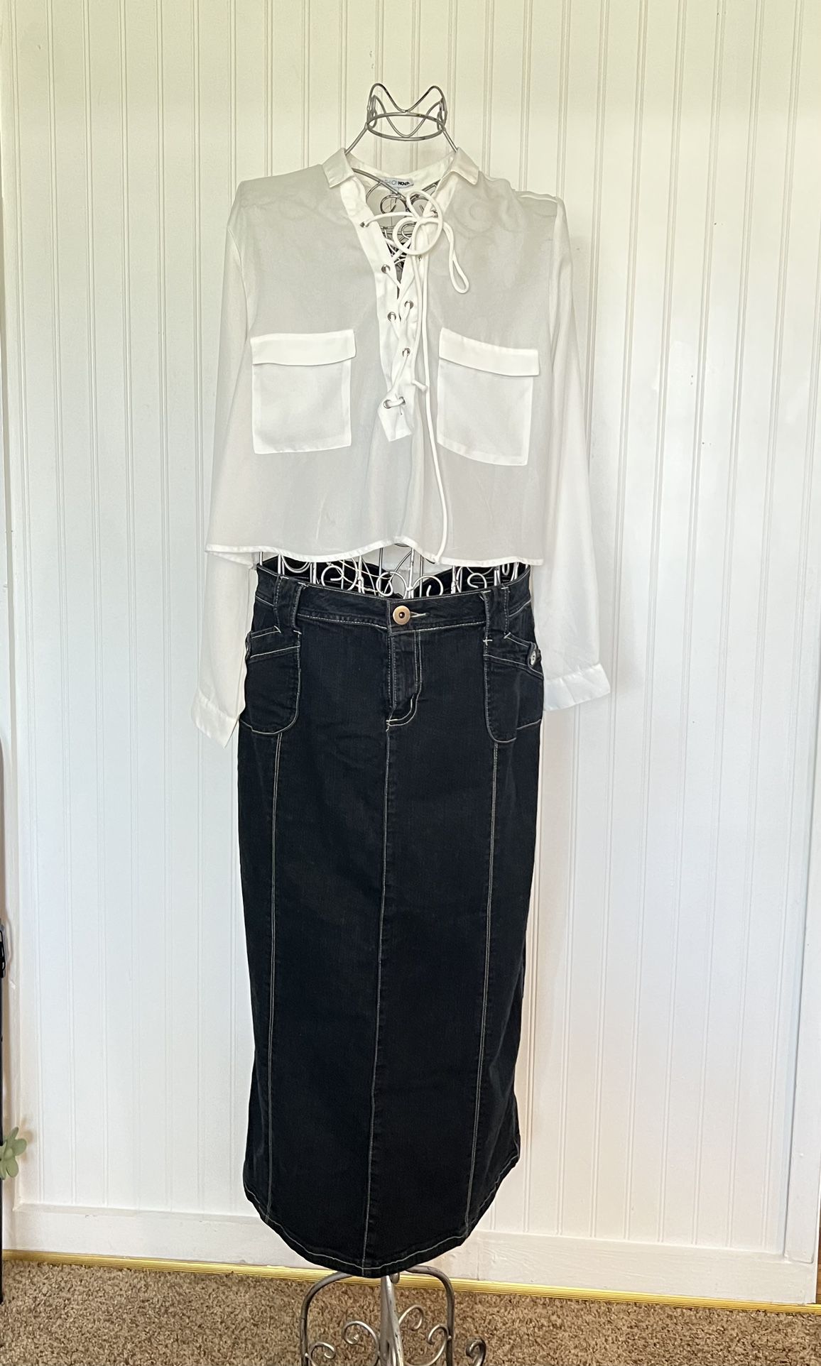 Skirt and blouse XL Skirt waist 18” Skirt length 33”