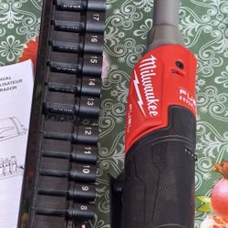 Milwaukee
M12 FUEL INSIDER 12V Lithium-Ion Brushless Cordless 1/4 in. - 3/8 in. Extended Reach Box Ratchet (Tool-Only)
