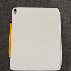 iPad Air 13inch M3 + Magic Keyboard & Pencil (Barely Used)