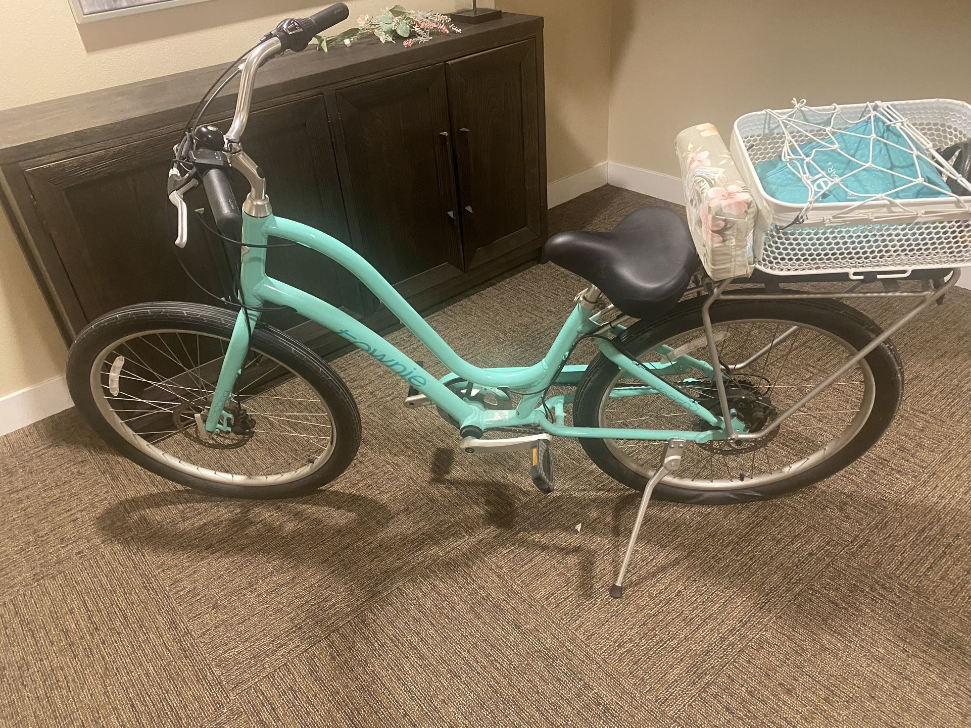 Woman’s Electric “ Townie” Step In