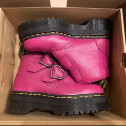BNIB Doc Marten Devon Heart Platform Boots Fuchsia Pink Milled Genuine Leather - RARE - Women’s Size US 7
