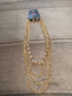 This gold-toned Paparazzi Extravagant Elegance necklace set!