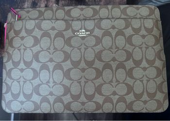👜 Coach Signature Zip Pouch / Wristlet – Pink & Brown