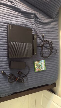 Xbox one 500 GB w/ kinect and game lot