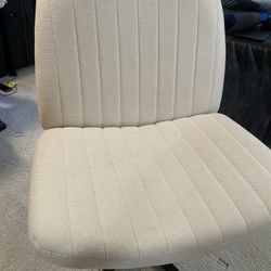 Selling compty Ivory office wide chair