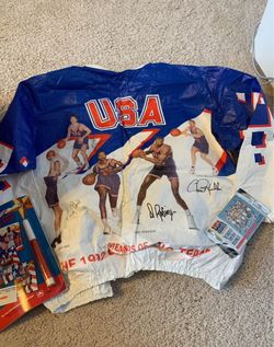 Vintage 1992 Olympics dream team plastic jacket/Book and cards. Youth Size Small - 26-28
