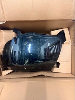 Tacoma headlights fits 2005