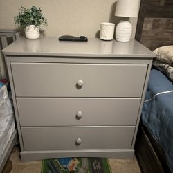 Dresser 