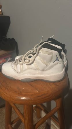 Air Jordan 11 retro legend blue (size 6.5)