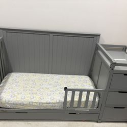 Graco Hadley Crib with Built-In Storage & Changing Table – Grey
