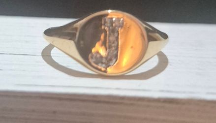 10 kt gold letter "J" initial ring