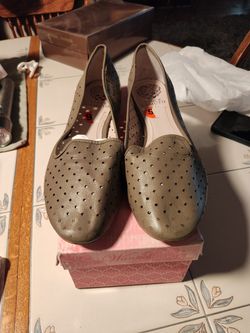 New Woman's Vince Camuto Flats