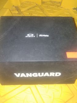 Oakley Meta Vanguard Smart Glasses w Charge Box